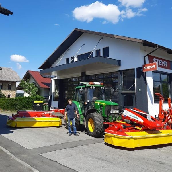 Familie Lenzbauer; vorne Pöttinger Novacat 301 Alpha Motion Pro ED, hinten Pöttinger Novacat 302 ED